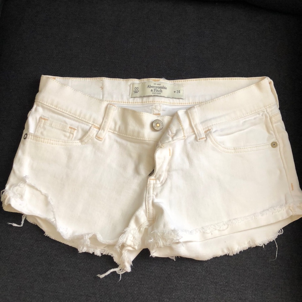Abercrombie and Fitch White Jean Shorts Size 00
